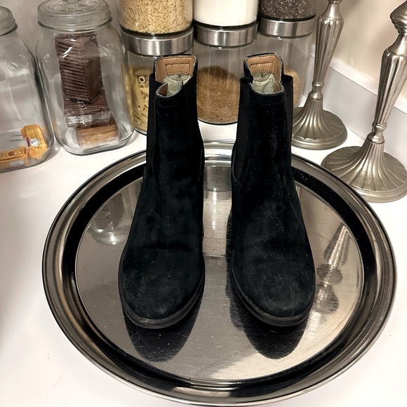 [♦️🧾SOLD] Hush Puppies Chelsea Suede Boots - Picture 1 of 5